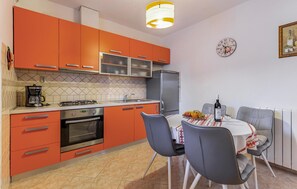 Geladeira, fogão, cooktop, lava-louças
