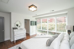 4 Schlafzimmer, Bügeleisen/Bügelbrett, Reisekinderbett, WLAN