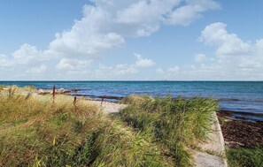Beach nearby - Amazing home in Samsø with kitchen (Samsø)