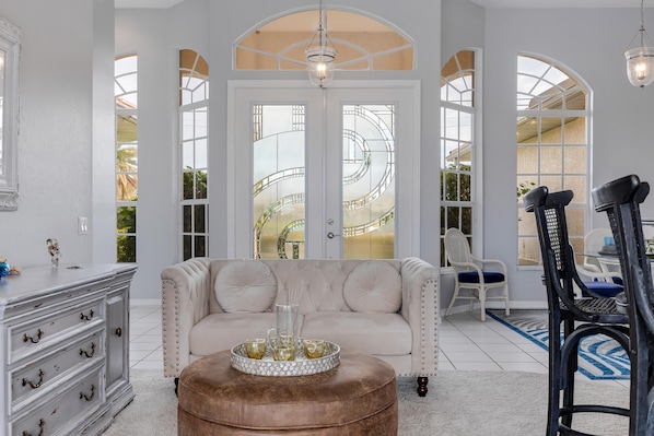 Interior - Waterfront Canal, Large Heated Pool - Villa I'm Hooked - Roelens Vacations (Cape Coral)