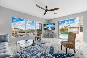 TV - Waterfront Canal, Large Heated Pool - Villa I'm Hooked - Roelens Vacations (Cape Coral)