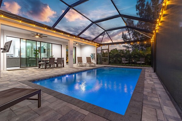 A heated pool - Brand New Home! On Intersecting Canals, Pool, Bikes & Kayaks - Villa SeaDuction - Roelens Vacations (Cape Coral)