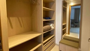 A walk-in closet with open shelves, hanging space, and a bench. - Apparently new ideal for family (Avignon)