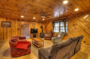 TV - Nelson Estate - ATV and snowmobile access! (Rangeley)