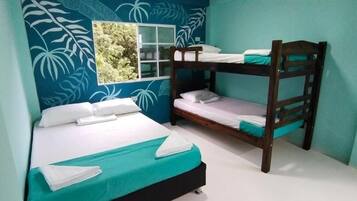 Fjölskylduherbergi | Sérhannaðar innréttingar, sérvalin húsgögn, ókeypis þráðlaus nettenging