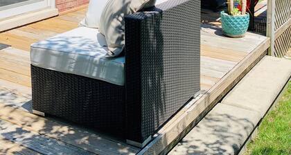 Welcome to Holiday House! Cozy, modern home 7 min. from the beach and wineries.