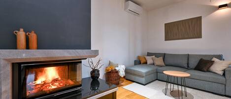 Smart-tv och eldstad