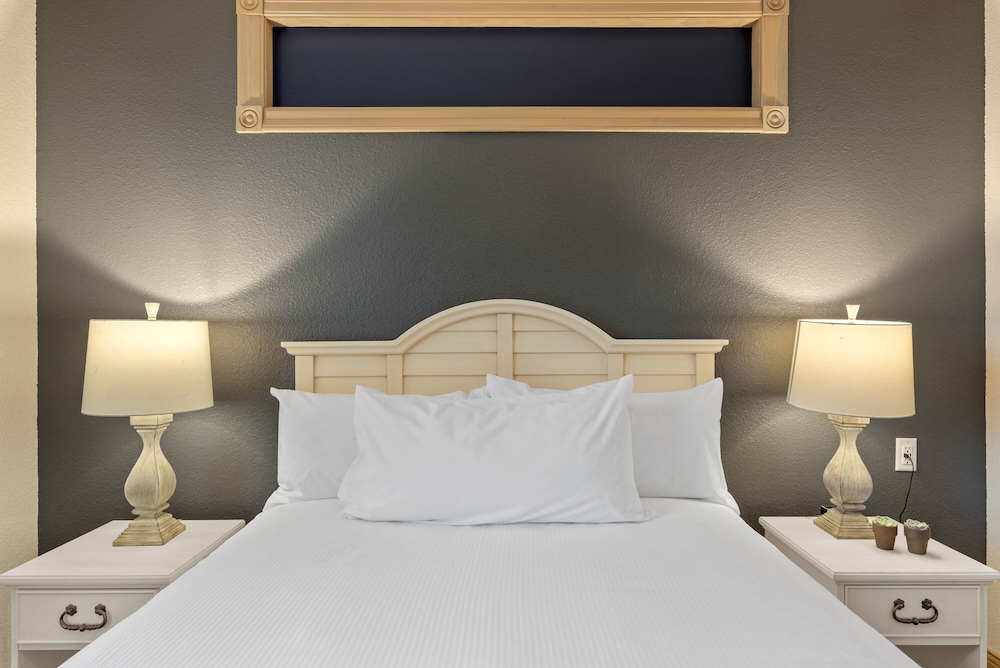 Beach front luxury spacious villa ! Sheboygan Vrbo