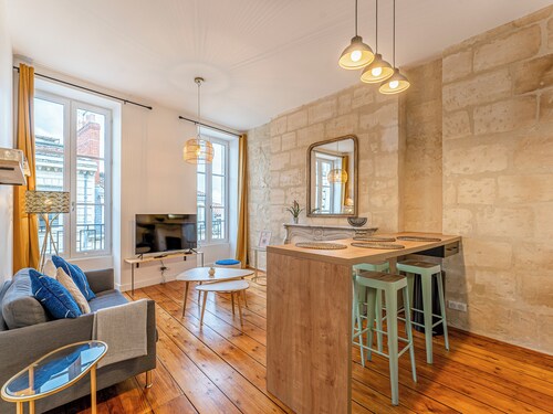 Charming and radiant flat of 55 m² located in the heart of Bordeaux