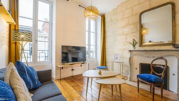 Télévision, cheminée