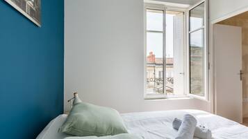 1 chambre, fer et planche Ă repasser, Wi-Fi, draps fournis