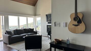 Télévision, cheminée