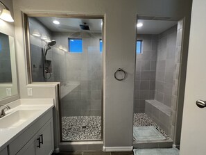 Dusche, Haartrockner, Bidet, Handtücher