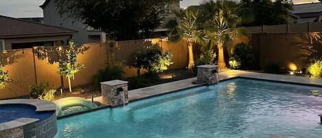 Alberca al aire libre y alberca climatizada