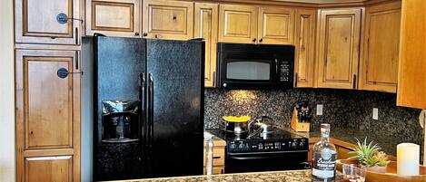 Réfrigérateur, micro-ondes, four, lave-vaisselle