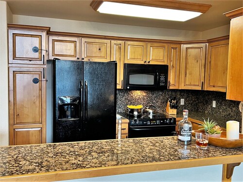 Riverbend Liftside Condo • Ski In/Out • Snowflake Lift • Pool+Hot Tub