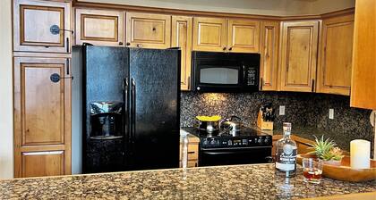 Riverbend Liftside Condo • Ski In/Out • Snowflake Lift • Pool+Hot Tub