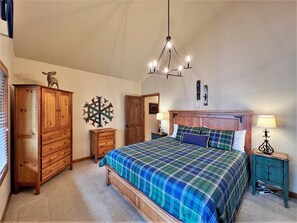 2 bedrooms, iron/ironing board, travel cot, free WiFi - Riverbend Liftside Condo • Ski In/Out • Snowflake Lift • Pool+Hot Tub (Breckenridge)
