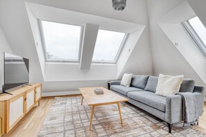 TV, stereo - Bright Donaustadt 2BR w/ Balcony & Elevator, nr metro U2, by Blueground (Vienna)