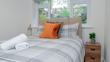 2 bedrooms, iron/ironing board, WiFi, bed sheets