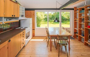 Fridge, oven, stovetop