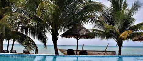 Outdoor pool, an infinity pool