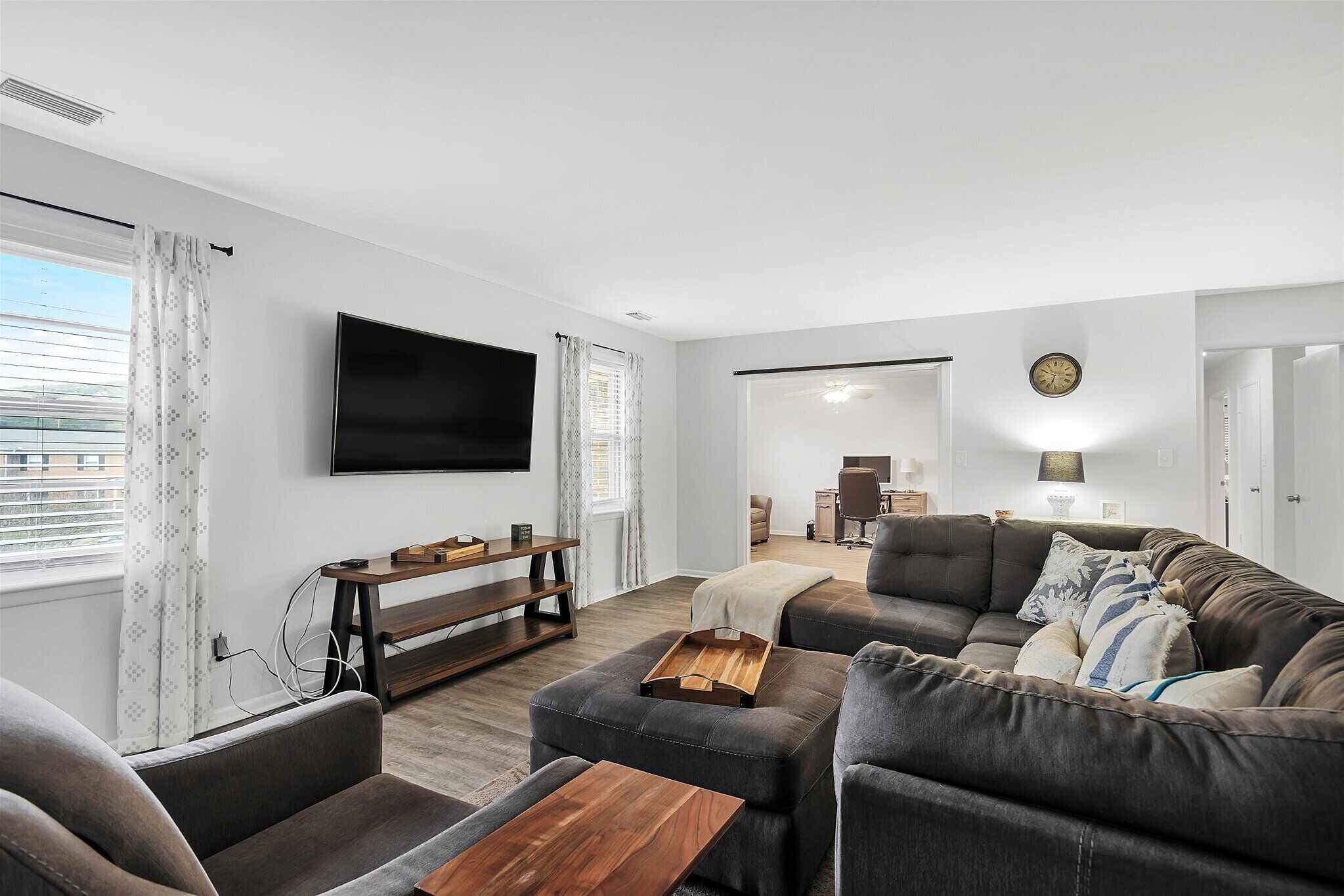 Spacious Condo in Beautiful Jones Valley!!!