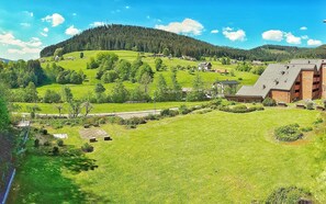 Property grounds - Apartment 'Schwarzwald Wölkchen' with Mountain View, Shared Garden and Wi-Fi (Baiersbronn)