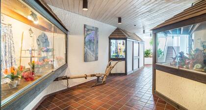 Ferienwohnung 'Schwarzwald Wölkchen' mit Bergblick, Gemeinschaftsgarten und WLAN