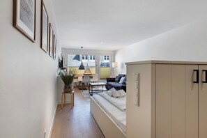 TV - Apartment "Früger" close to the Sea with Balcony & Wi-Fi (Westerland)