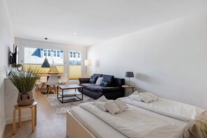 1 bedroom, free WiFi, bed sheets - Apartment "Früger" close to the Sea with Balcony & Wi-Fi (Westerland)