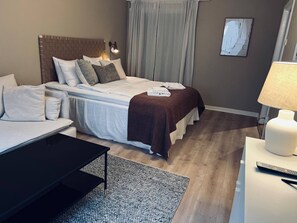1 chambre, fer et planche Ă repasser, accĂšs Internet