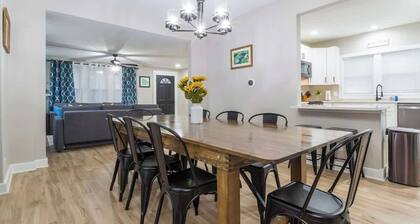 King Bed Suite, *Spacious Newly Remodeled House*