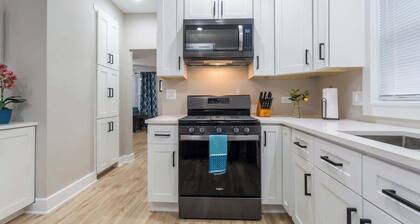 King Bed Suite, *Spacious Newly Remodeled House*