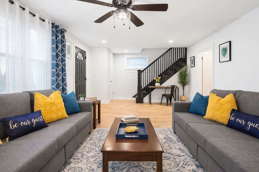 The Heron House, King Bed Suite, *Spacious Remodeled House* - ジョリエット, IL