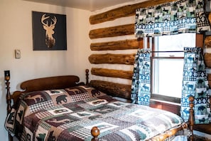 4 bedrooms, iron/ironing board, free WiFi, bed sheets - Rustic Mountain Getaway w/ Pool + Hot Tub Near Penn's Creek (Millmont)