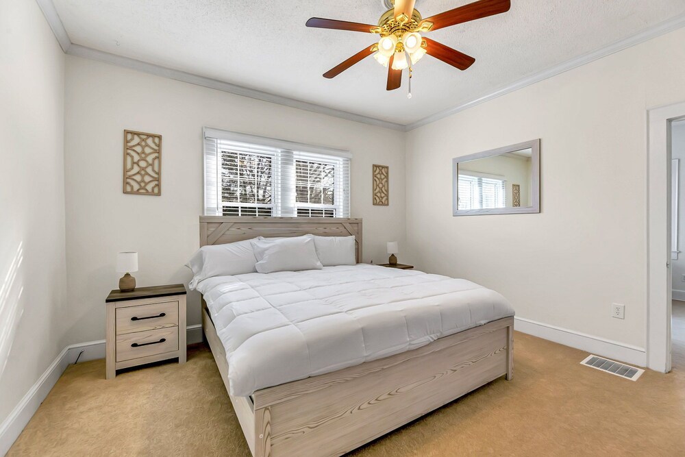 Quiet Cottage King Bed Near wedding venue & Restaurants Long Term