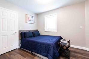 2 bedrooms, desk, iron/ironing board, WiFi - Family/Pet-Friendly Riverside Home w/Amazing Views (Prospect)