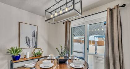 Updated Urban Retreat: Sleeps 9, Free Ski Rental, Near Ski Resorts, Pet Friendly, Spacious Backyard!