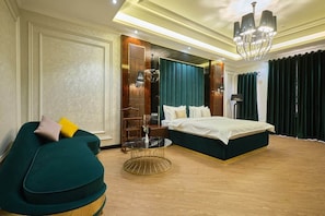 Luxury Double Room | In-room safe, desk, blackout drapes, free WiFi