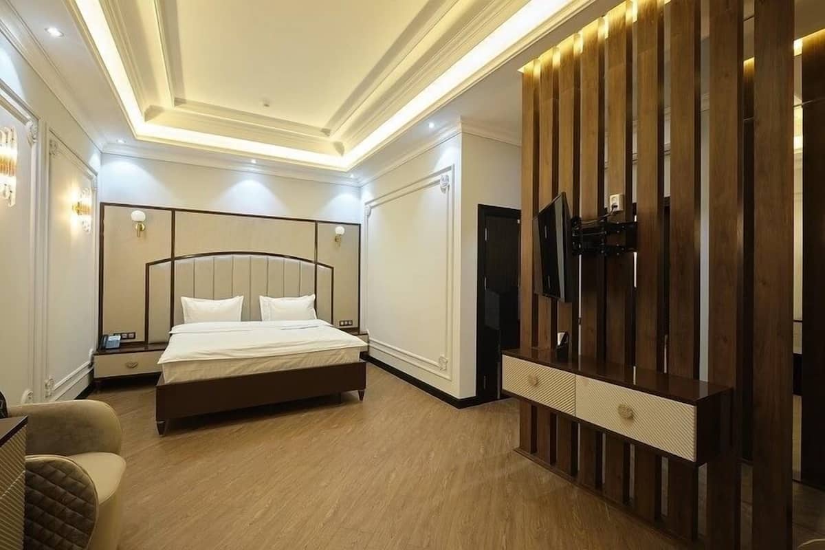 In-room safe, desk, blackout drapes, WiFi (free)