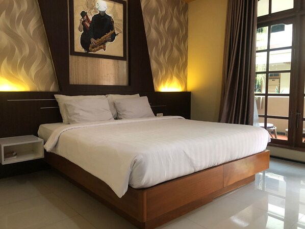 Superior Double Room | Free WiFi, bed sheets - Votel Kartika Abadi Madiun (Madiun)