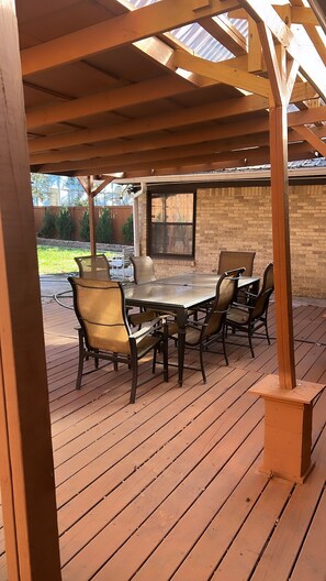 Outdoor dining - Cozy Home in Little Rock (Little Rock)