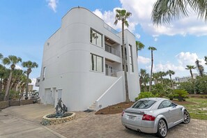 Exterior - Harborfront Home with Beach Access, Free Boat Ride (Destin)