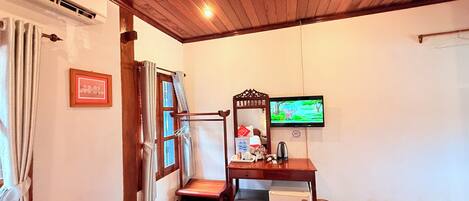 ห้องดีลักซ์ทวิน, ปลอดบุหรี่, วิวภูเขา | มินิบาร์, ห้องพักตกแต่งอย่างมีเอกลักษณ์, โต๊ะทำงาน