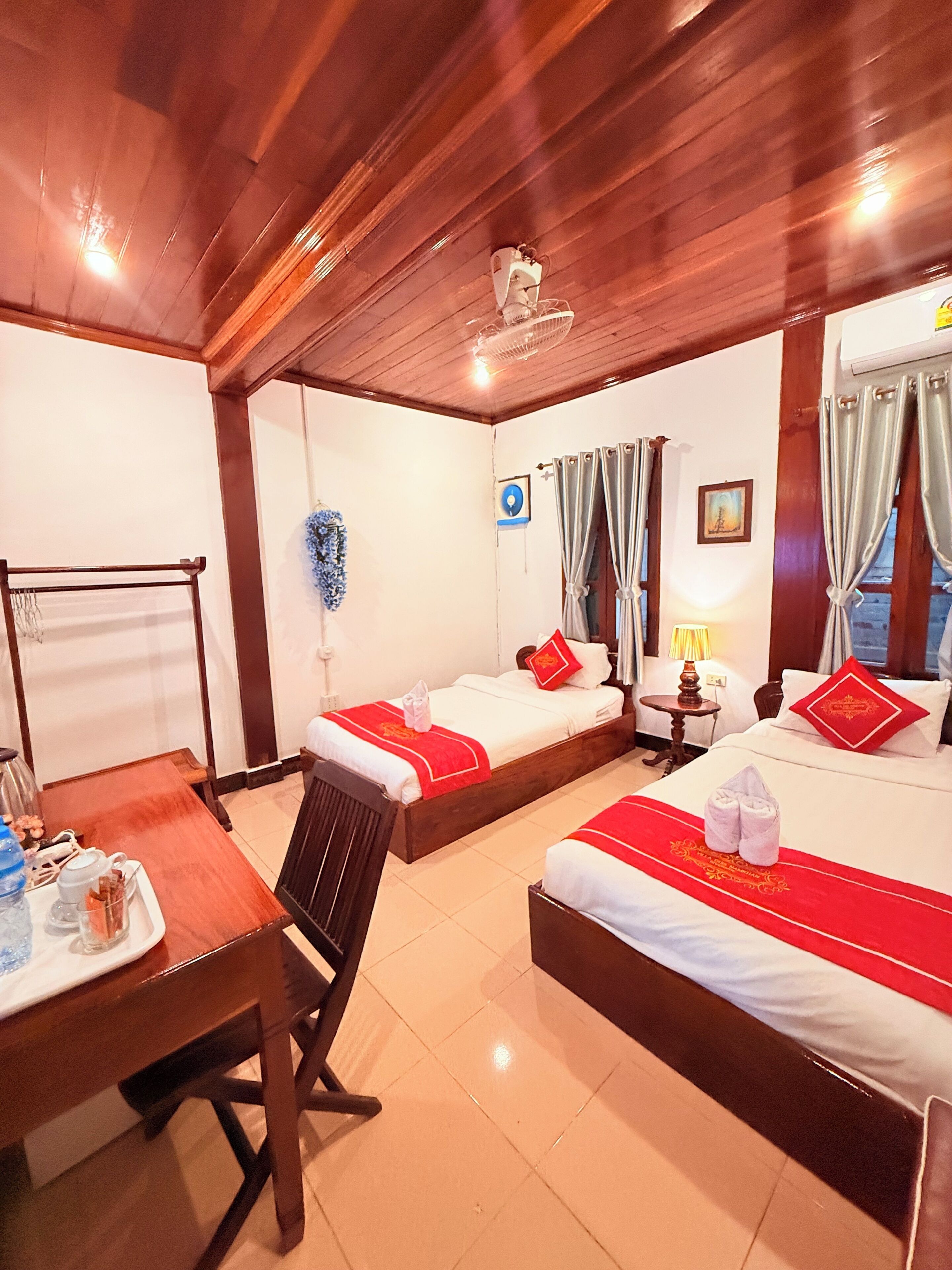 Superior Twin Room | Minibar, individually decorated, desk, laptop workspace