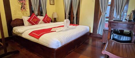 Luxury-Doppelzimmer | Minibar, individuell dekoriert, Schreibtisch