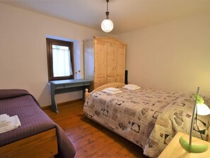 1 bedroom, iron/ironing board, internet