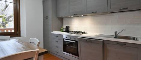 Frigorifero, microonde, forno, lavastoviglie