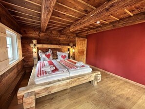 2 Schlafzimmer, Schreibtisch, Bügeleisen/Bügelbrett, WLAN